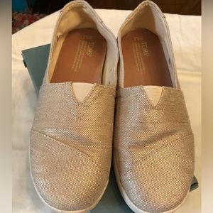TOMS Avalon Rose Gold Metallic Woven size 8.5
